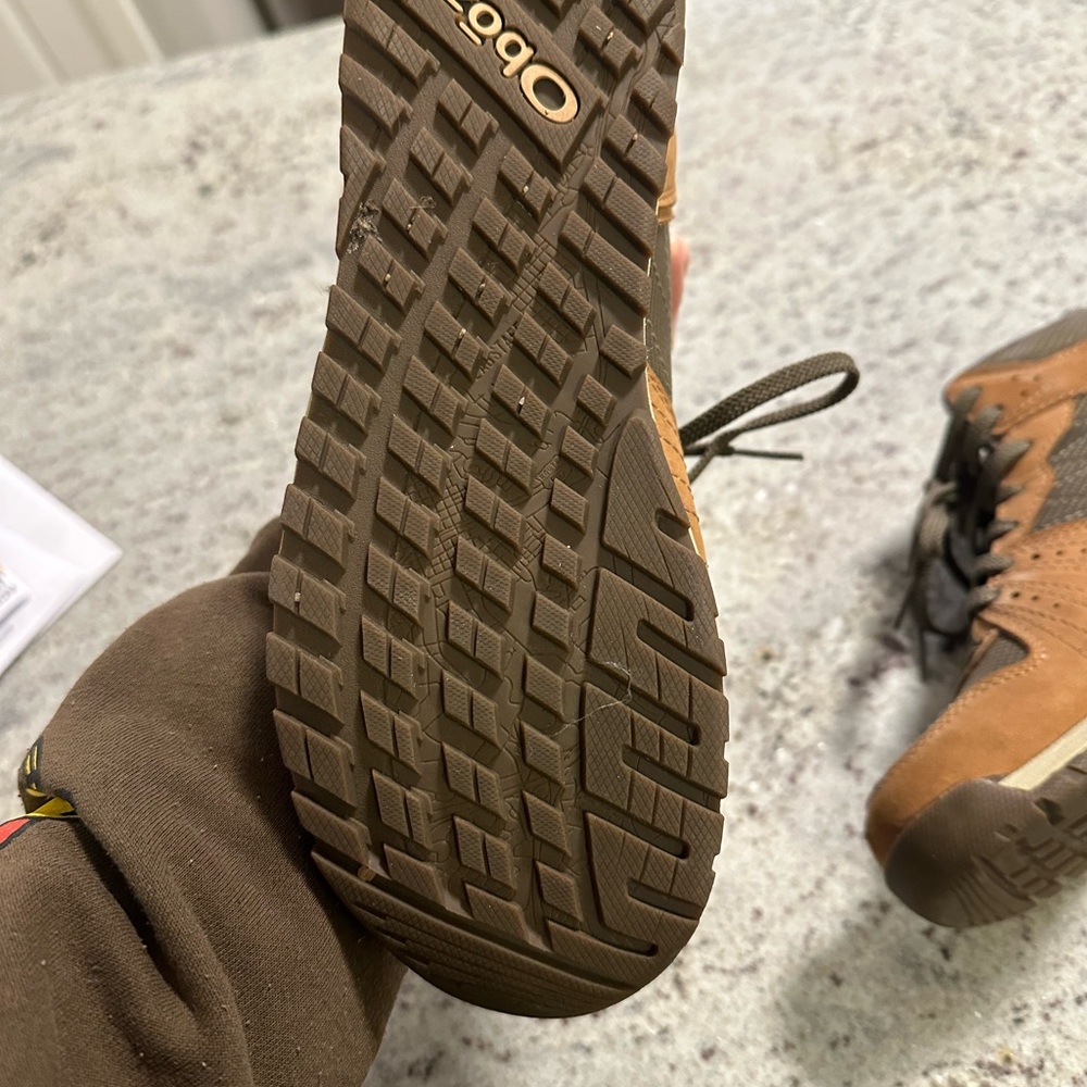 Like new Oboz hiking shoes - Picture 2 of 3